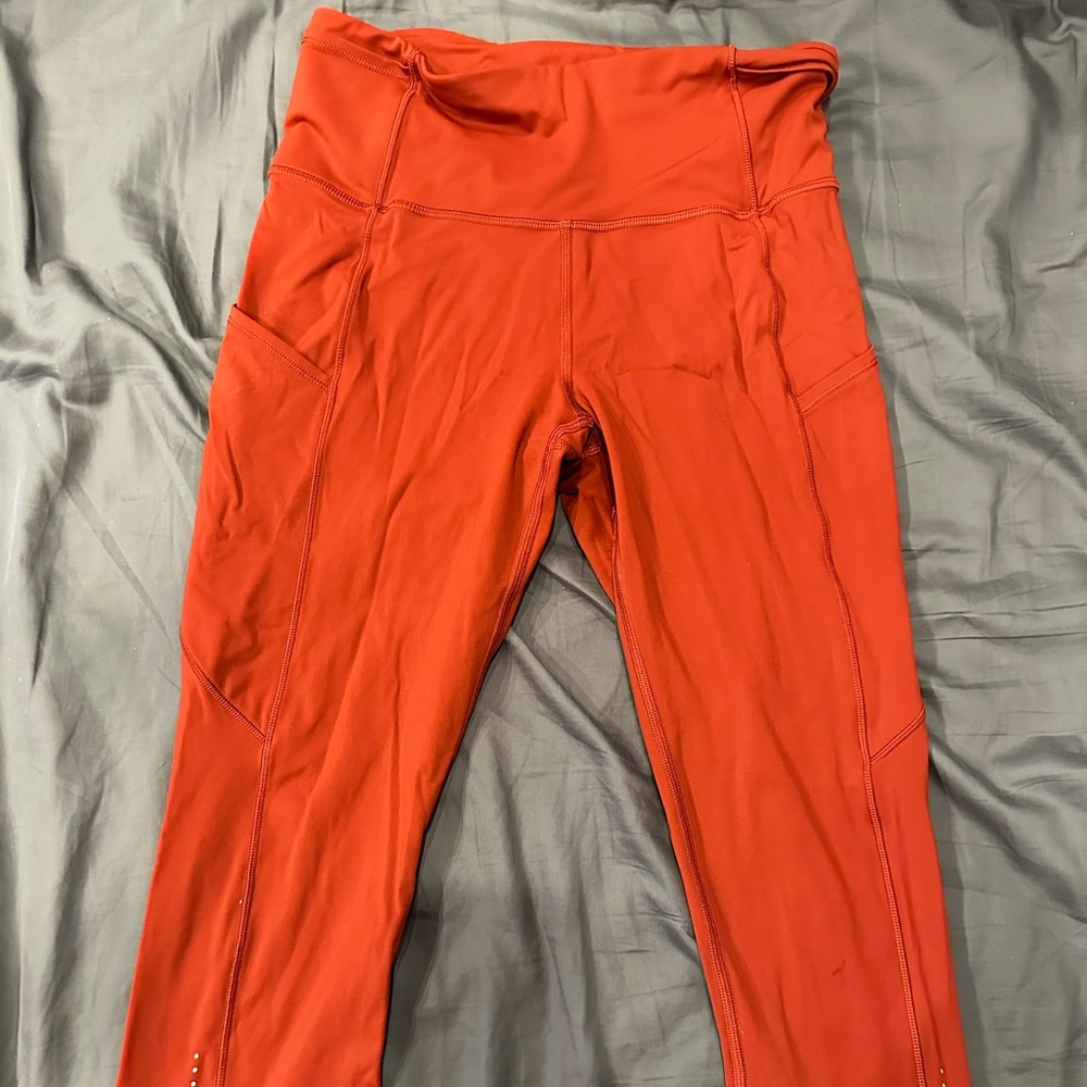 LULULEMON knee length workout pants with pockets